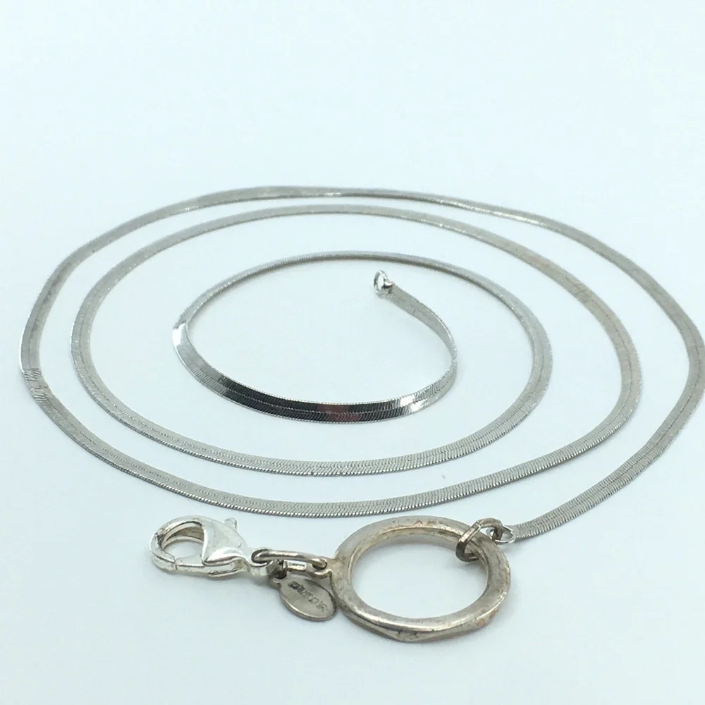 Chico's Signed Eyeglass Holder Long Necklace Silver Chain - Picture 2 of 13